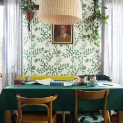 Stół w salonie: Stylowe dekoracje i inspiracje na miarę Twoich potrzeb