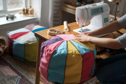 Uszyj pokrowiec na siedzisko krzesła krok po kroku - łatwy poradnik DIY
