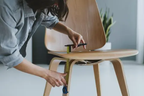 Jak podwyższyć krzesło? Proste sposoby na komfort i ergonomię