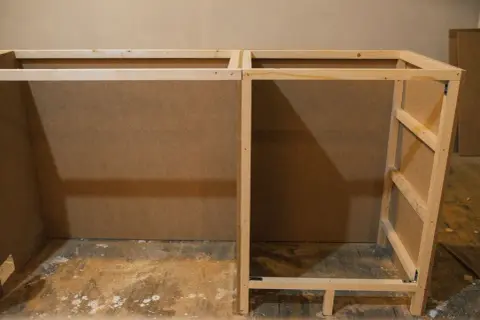 Szafka pod zlew DIY: Jak zbudować krok po kroku?