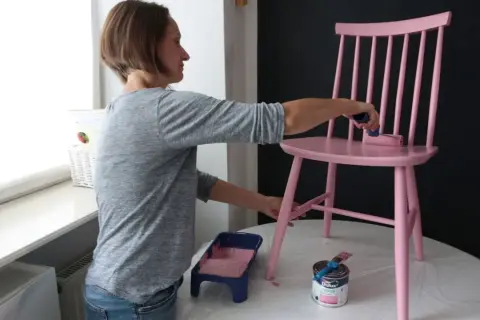 Odnowienie krzesła na biało: Poradnik DIY krok po kroku