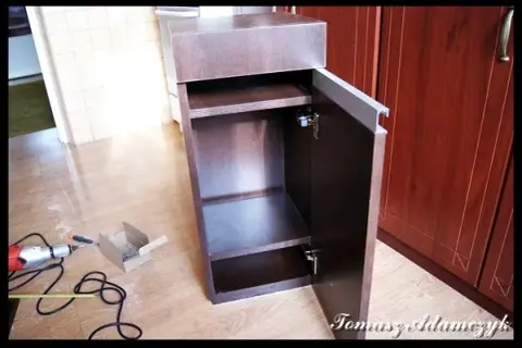 Solidna szafka pod akwarium DIY: Budowa krok po kroku