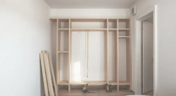 Jak zrobić szafkę krok po kroku? Praktyczny poradnik DIY