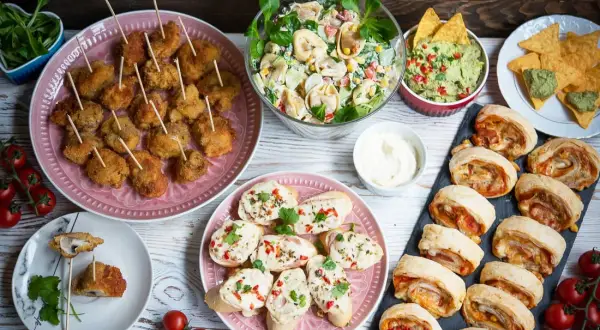 Menu na urodziny w domu: Sprawdzone przepisy i pomysły na stół
