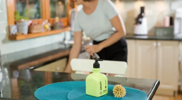 Jak czyścić podkładki na stół? Praktyczny przewodnik DIY