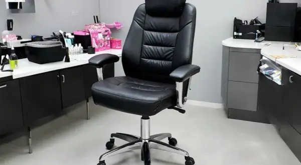 Krzesło dla stylistki paznokci: wybierz ergonomiczne dla zdrowia