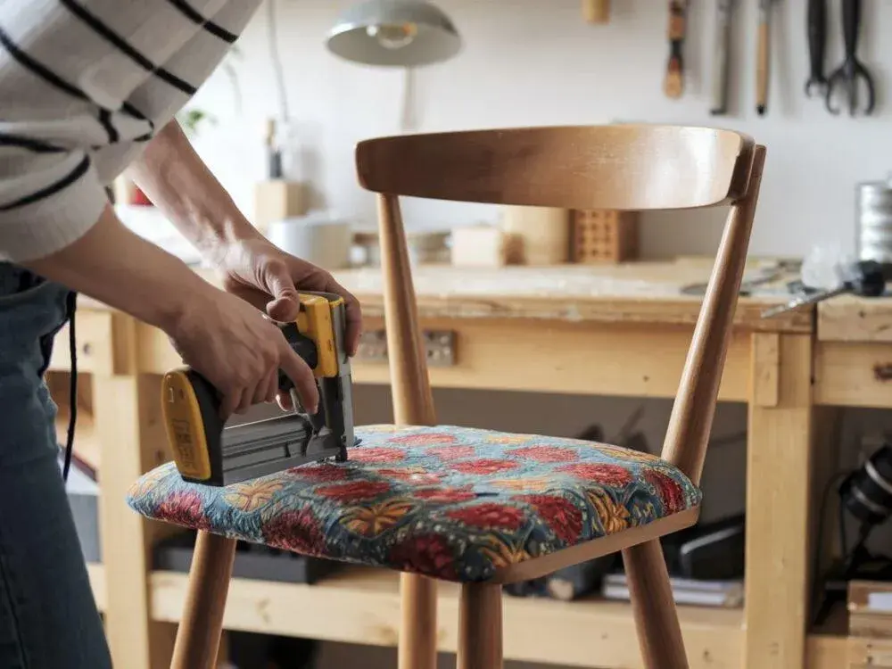 Jak obić krzesło? Kompletny poradnik DIY krok po kroku