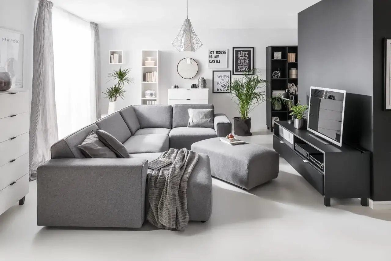 monochromatyczny salon różne odcienie szarości