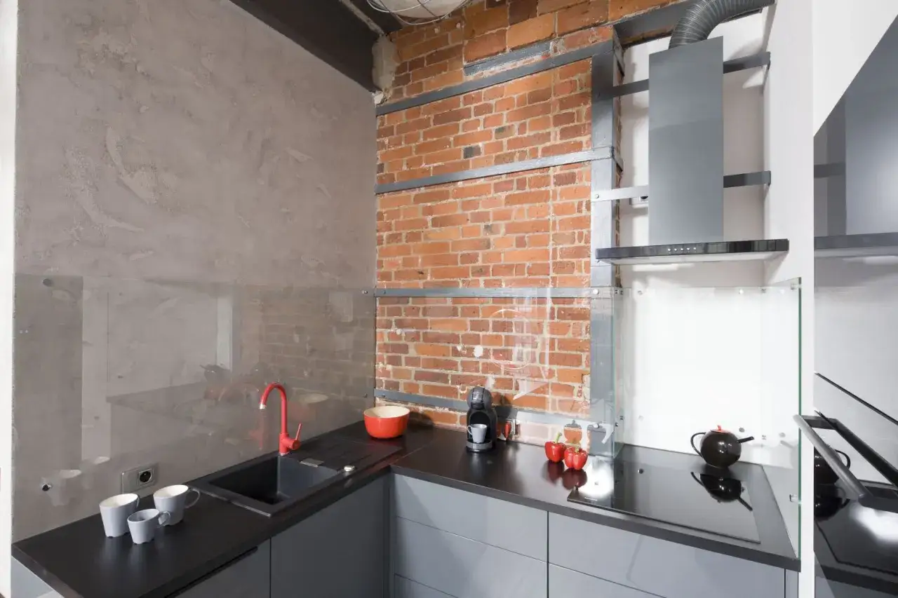 Cegła i beton architektoniczny w kuchni